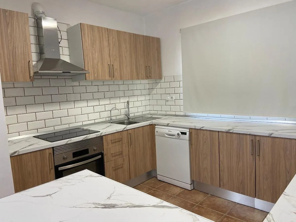 Cozy 3 Bedroom Townhouse Arona  Apartment